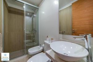 102 tribeca Brand new and 30m from the Shopping del Sol!
