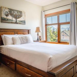 McAuley Manor - Mountain Views Downtown Location