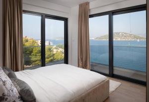 Villa Palm Bay 2, heated pool - 10 m from the sea