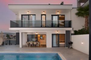 NEW ! Villa Palm Bay 1 & 2 with two heated pool - near sea
