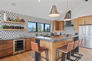 Bear Scratch - Mountain Views & Modern Luxury