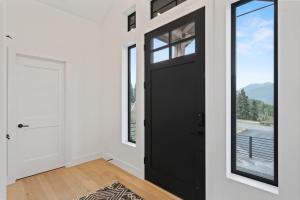 Bear Scratch - Mountain Views & Modern Luxury