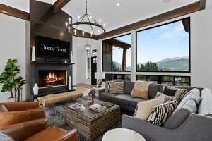 Bear Scratch - Mountain Views & Modern Luxury