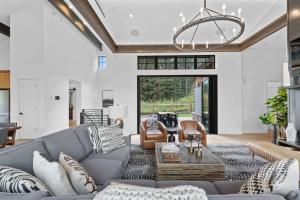 Bear Scratch - Mountain Views & Modern Luxury
