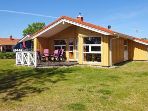 6 person holiday home in GROEMITZ