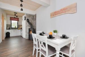 Piekny Domek Koralowy w Lubkowie by Renters Prestige