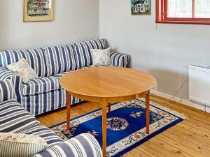6 person holiday home in MUNSö-By Traum