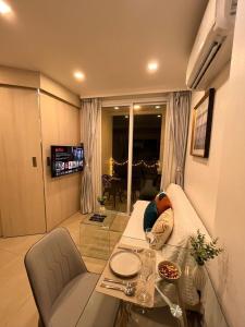 City Garden Olympus - Fully equipped with pool viewincluded FREE electricity water and internet