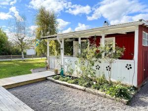Cozy Cottage near Beach in Ahus