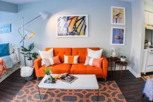 Mountain Monarchy Studio for 2 Condo, Pools, Wifi & Cable