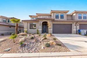 Escondido 2343 & 2355 Retreat Connected homes with 10 Bedrooms, sleeps 40, and endless amenities!