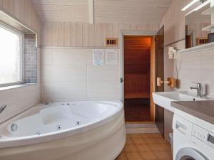 6 person holiday home in GROEMITZ