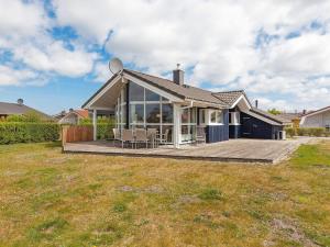 6 person holiday home in GROEMITZ