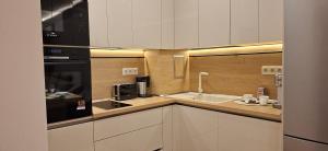 Arena Izgrev Luxury Apartment - Sea View, Skyline, Free Parking