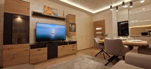Arena Izgrev Luxury Apartment - Sea View, Skyline, Free Parking