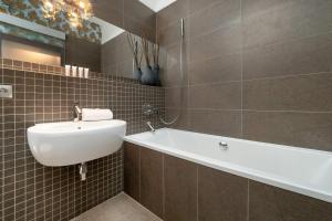 Tasteful Studio Near the City Center in Poznan by Noclegi Renters