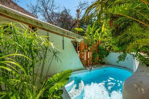 Coastal Couples Retreat | Plunge Pool + Hammocks