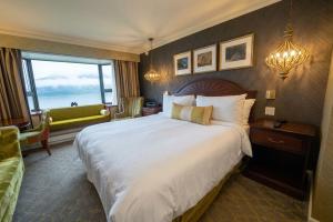 Crest Hotel