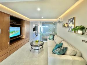 Wake Up to Waves at Mar y Cielo Studio and Free Breakfast