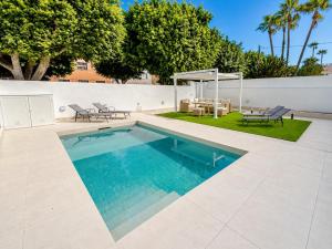 Villa Jardín con piscina privada, playa a 300 metros, 8 pax