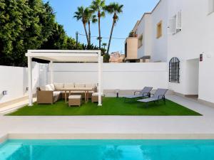 Villa Jardín con piscina privada, playa a 300 metros, 8 pax