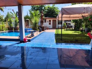 Accommodation for 7 people 7 beds 3 bathrooms
