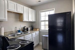 Birmingham 1BR Getaway Suite Near UAB with Parking