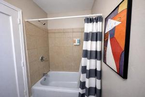 Birmingham 1BR Getaway Suite Near UAB with Parking