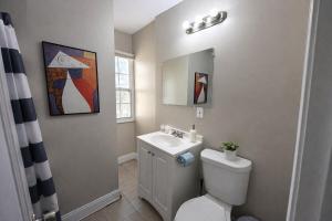 Birmingham 1BR Getaway Suite Near UAB with Parking