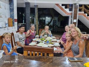 mekong floating market Nam Giang homestay