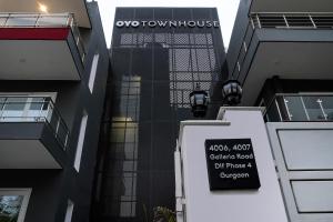 Townhouse Galleria Market Near Golf Course Road