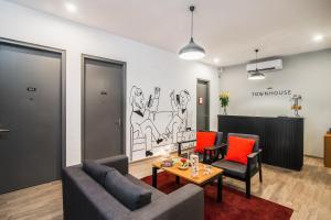 Townhouse Galleria Market Near Golf Course Road