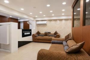 Townhouse Oak Central Bus Station Rajkot Formerly Simran Raghuveer