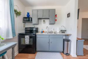 Quiet 2BR Walk to Beach, ViBe District and The Dome