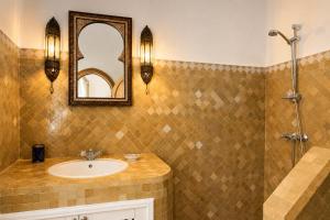 Dar Qawi - Riad privatif, 3 chambres, Medina, Petit déjeuner