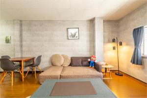 3 Bedrooms & LivingRoom! Direct KIX & Namba & Umeda access! DoumoTengachaya DT02