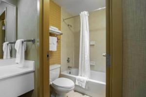 Econo Lodge Inn & Suites Calgary - University