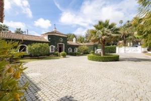 Almendral Villa Exclusive Marbella Hill Club Estate by Domvia