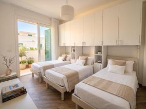 Lido Beach Apartment facing the beach with a spacious Balcony