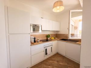 Lido Beach Apartment facing the beach with a spacious Balcony