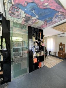 Villa con giardino privato e vista laguna