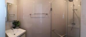 Modern Monthly Studio Fast WiFi Great Location
