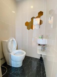 Modern Monthly Studio Fast WiFi Great Location