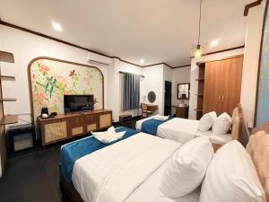 The Night Market Resort Vangvieng