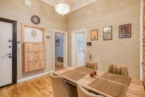 Premium House, 3BR, Renovated, Best Loc Kadky