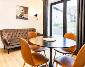 Private Stylish Apt With Free Parking 24-7 self check-in