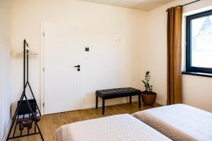 Private Sunny Apt With Free Parking 24-7 self check-in