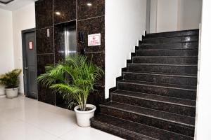 RROOMS Hotel Awadh Airport Hotel