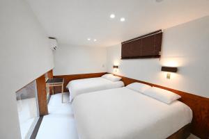 Still Wood Mapo Hanok - Entire 100-year Hanok, Sleeps 11
