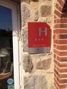 Hotels Logis Hotel Oasis : photos des chambres